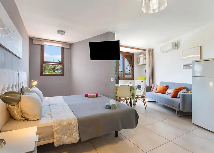 Sunny Escape, Parque Santiago 2 아로나